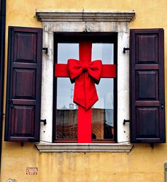 Red Satin Padded Door Bow Decoration Kit